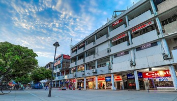 Sector 17 Retail